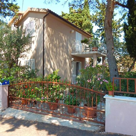 Adrienn Apartments Стари Град Екстериор снимка