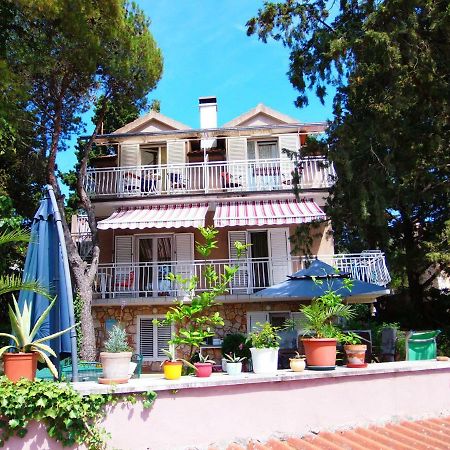 Adrienn Apartments Стари Град Екстериор снимка