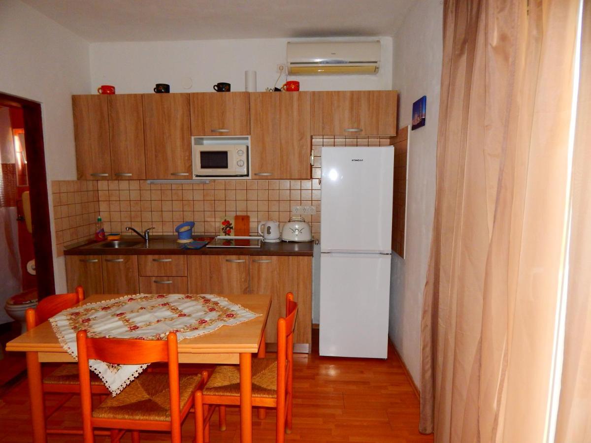 Adrienn Apartments Стари Град Екстериор снимка
