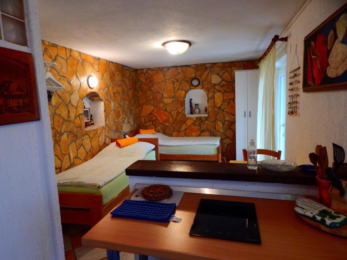 Adrienn Apartments Стари Град Екстериор снимка