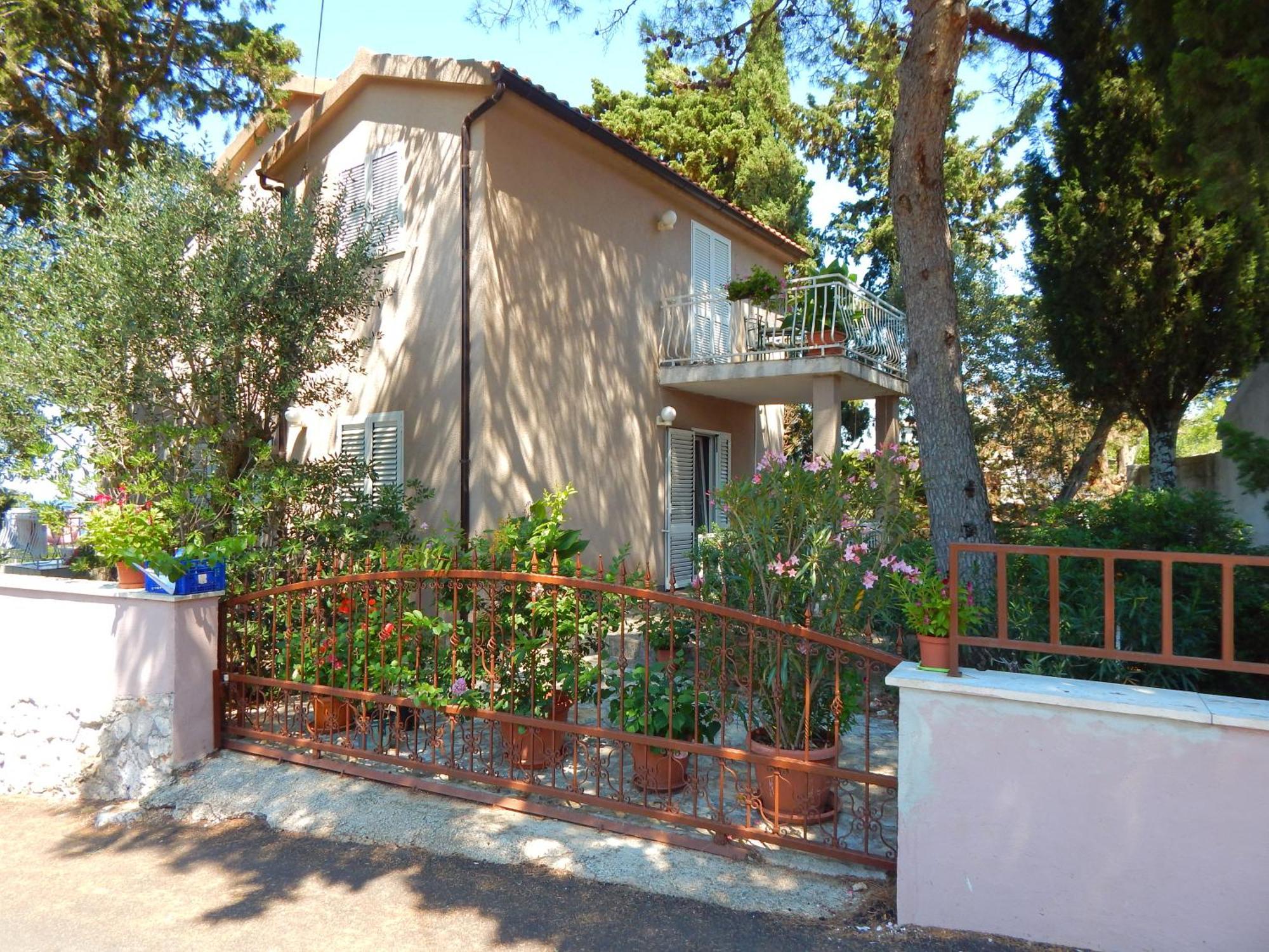 Adrienn Apartments Стари Град Екстериор снимка