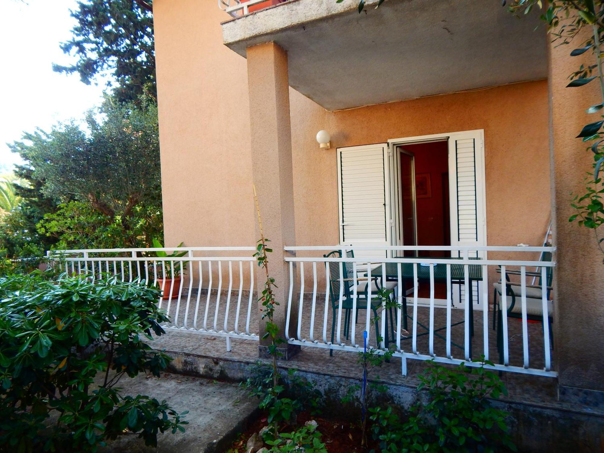 Adrienn Apartments Стари Град Екстериор снимка
