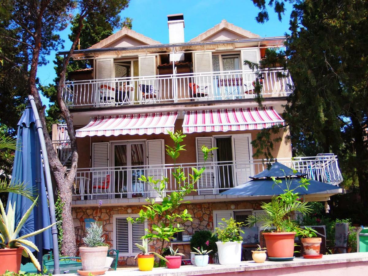 Adrienn Apartments Стари Град Екстериор снимка