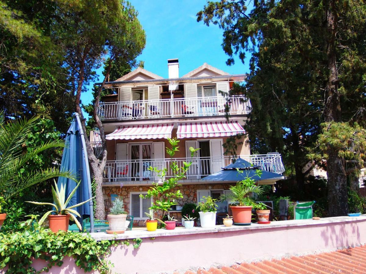Adrienn Apartments Стари Град Екстериор снимка