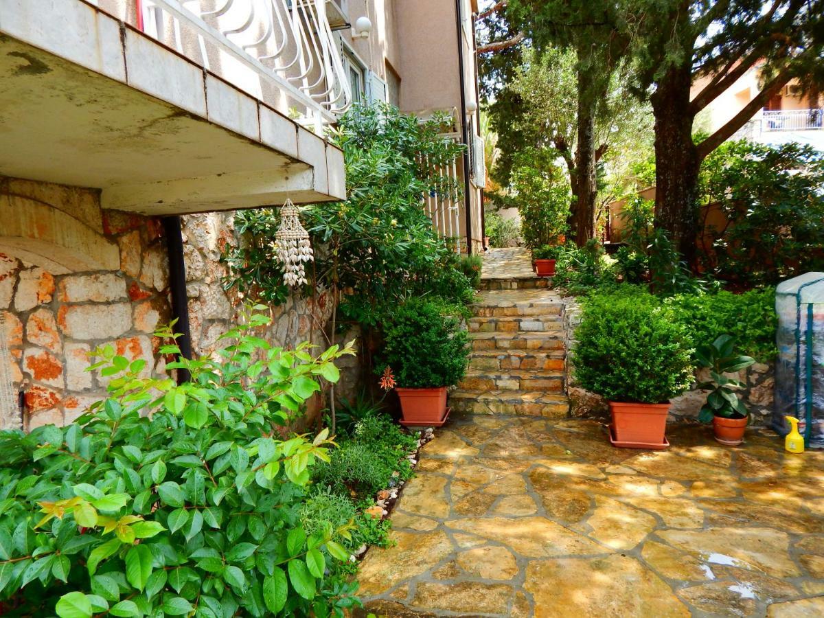 Adrienn Apartments Стари Град Екстериор снимка